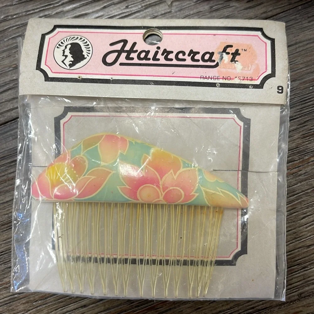 Vintage HAIRCRAFT Comb and Barrettes - Hair Clips NWT Hawaiian Print Design